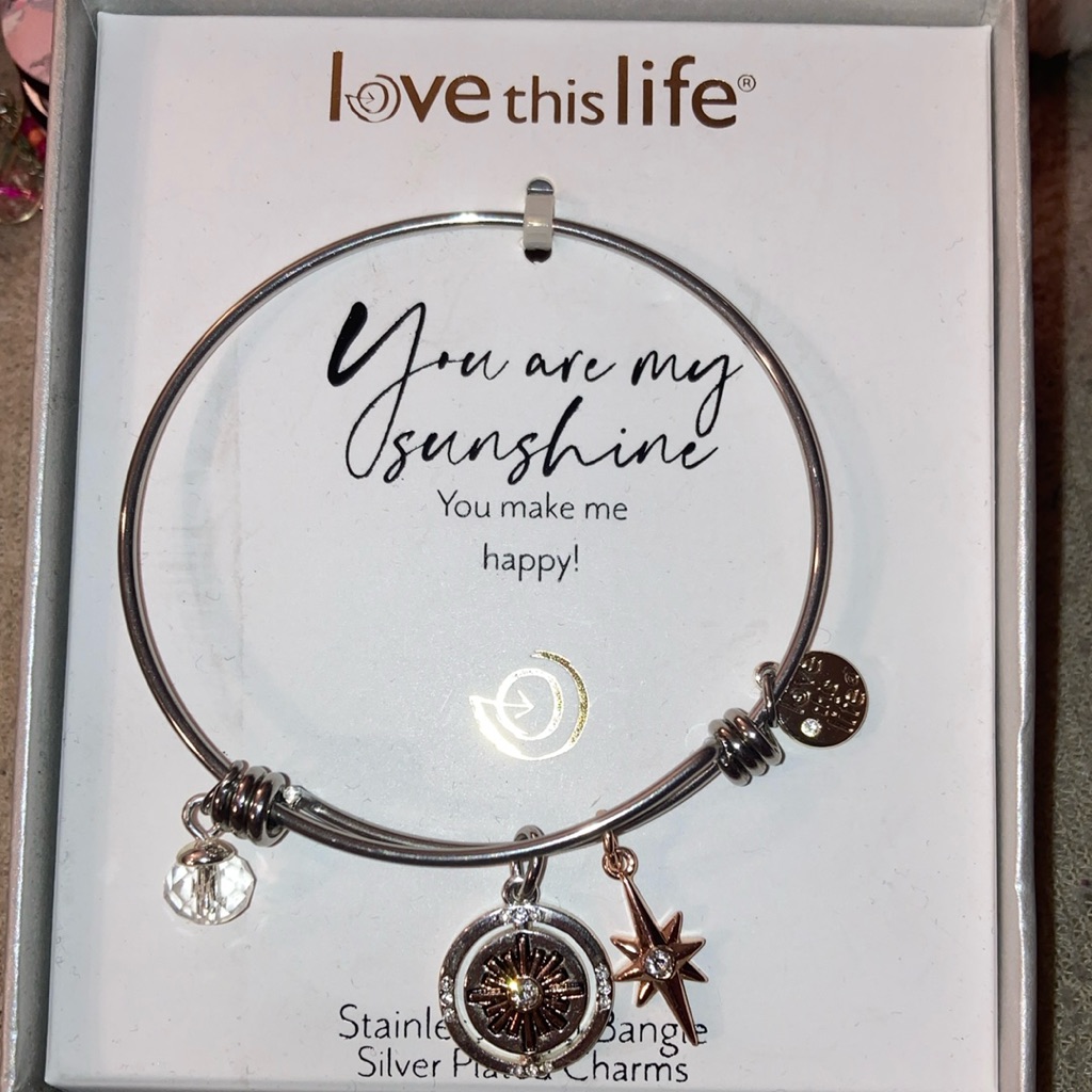 Love This Life Bangle 11$